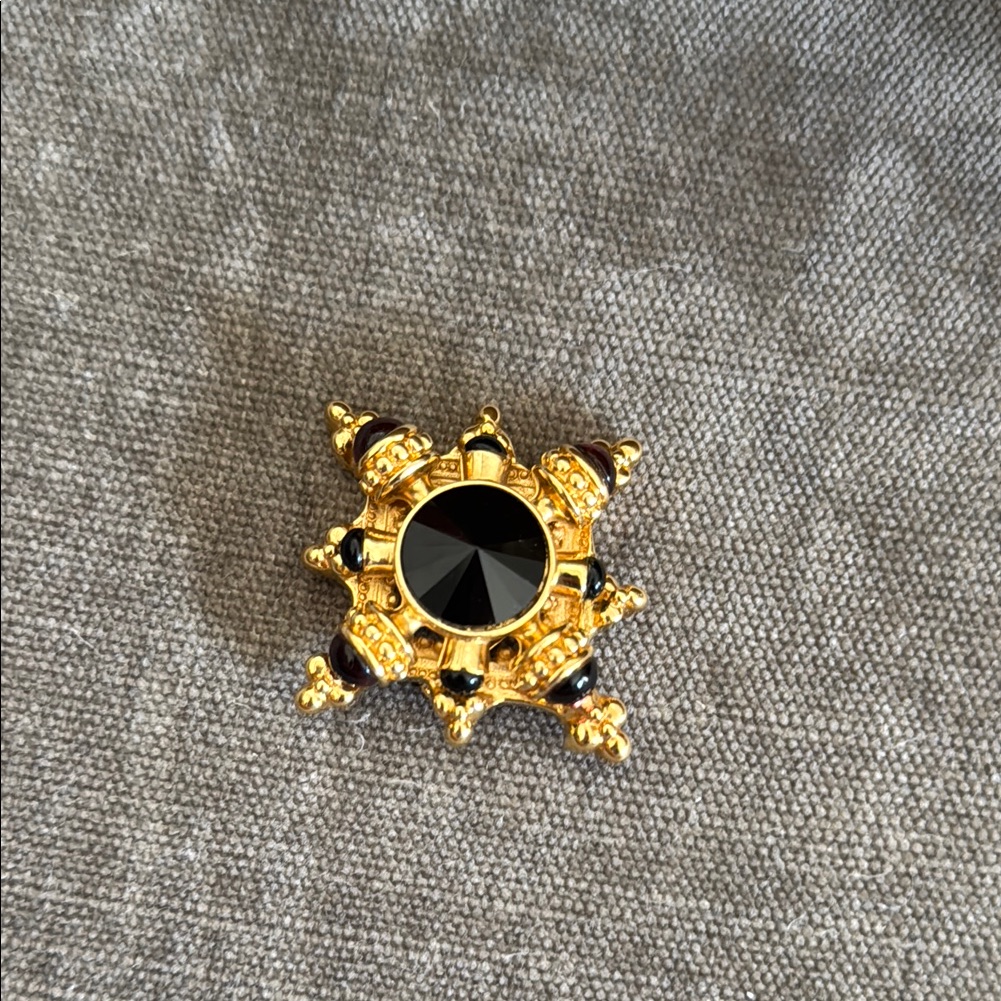 St John Vintage Brooch 90$